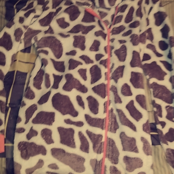 Giraffe onesie in good condition! - Picture 3 of 4